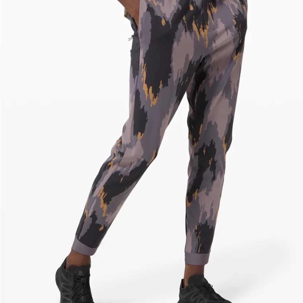 Lululemon Take The Moment Jogger + Robert Geller size M